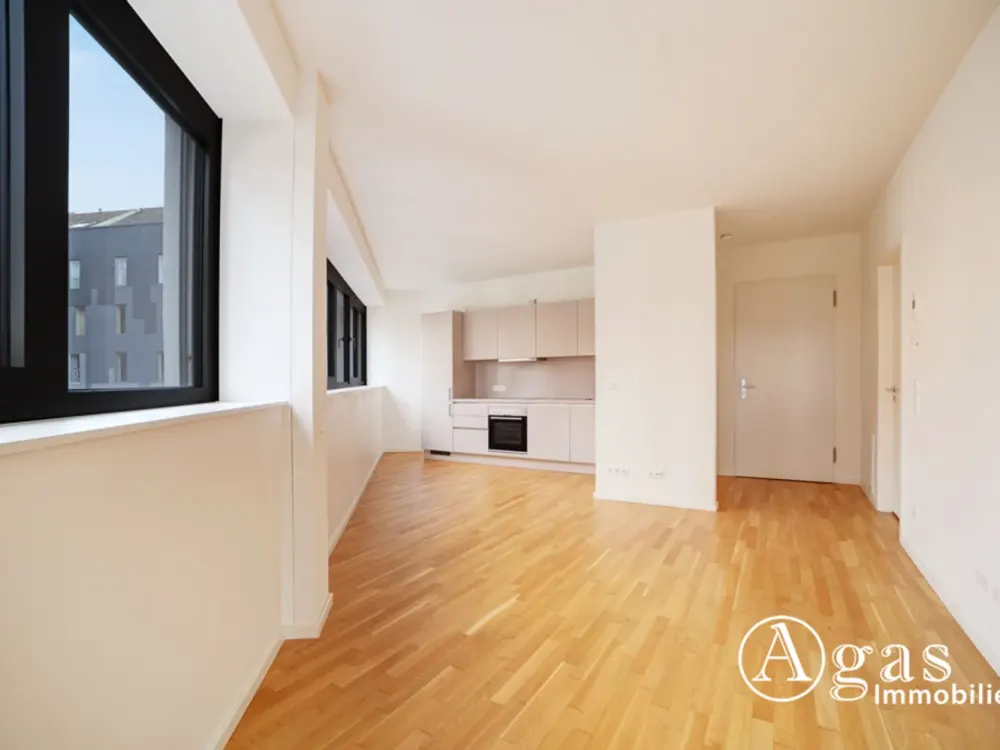 Sehr helle 2 Zimmer Wohnung mit ca. 54m², EBK und Balkon in Berlin-Mitte!