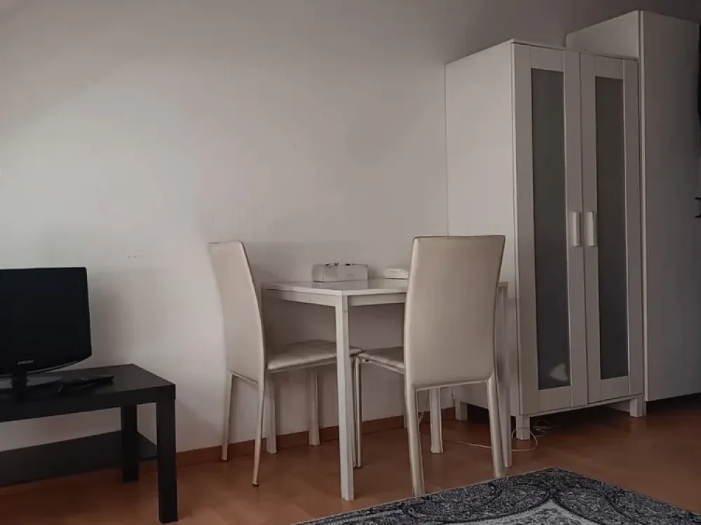Möblierte Dachgeschosswohnung direkt am Uniklinik in Düsseldorf