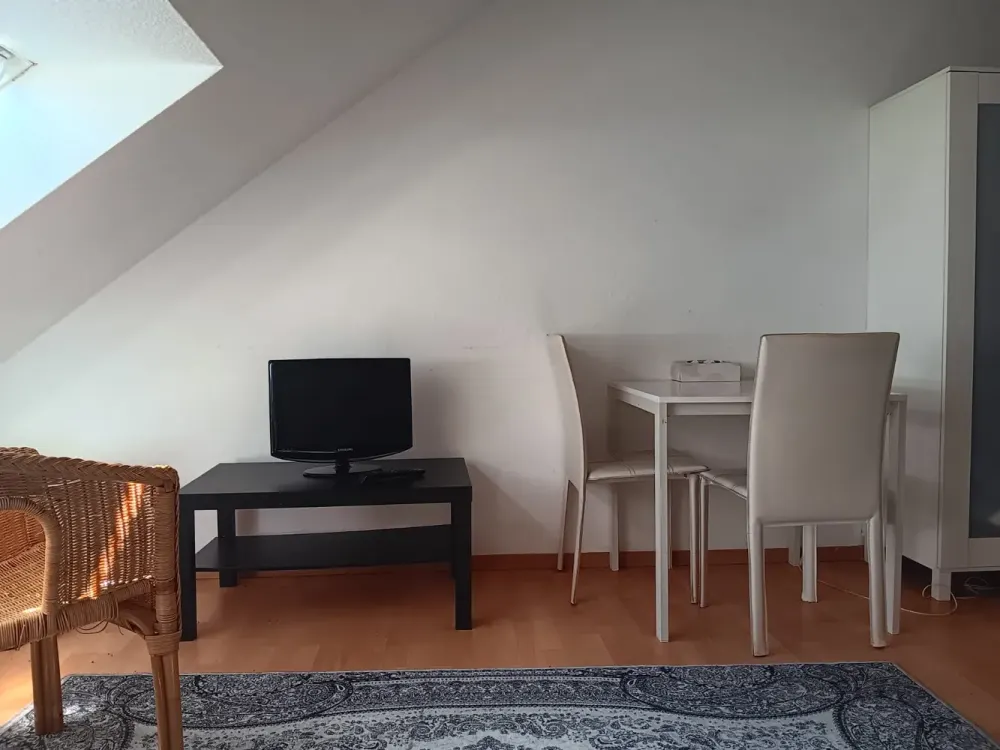 Möblierte Dachgeschosswohnung direkt am Uniklinik in Düsseldorf