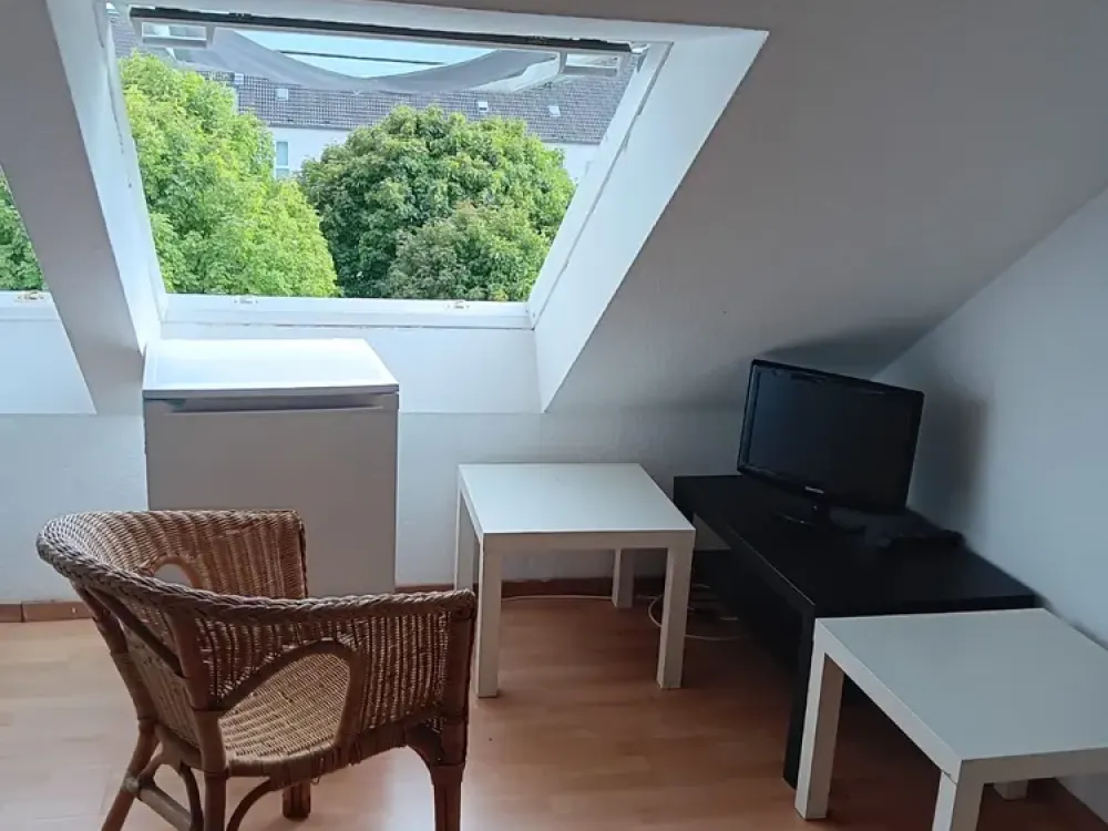Möblierte Dachgeschosswohnung direkt am Uniklinik in Düsseldorf
