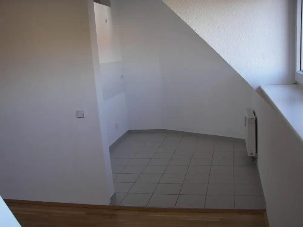 Charming 3-Room Apartment with Parquet Flooring in Popular Location of Leipzig-South