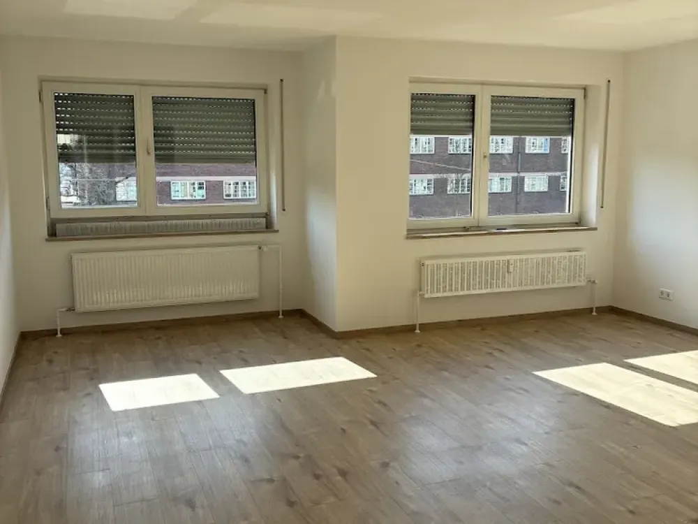 sanierte renovierte 3 Zimmer Wohnung mit Balkon