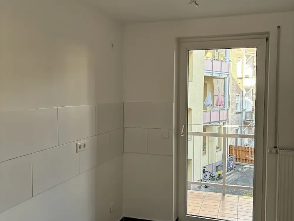 sanierte renovierte 3 Zimmer Wohnung mit Balkon