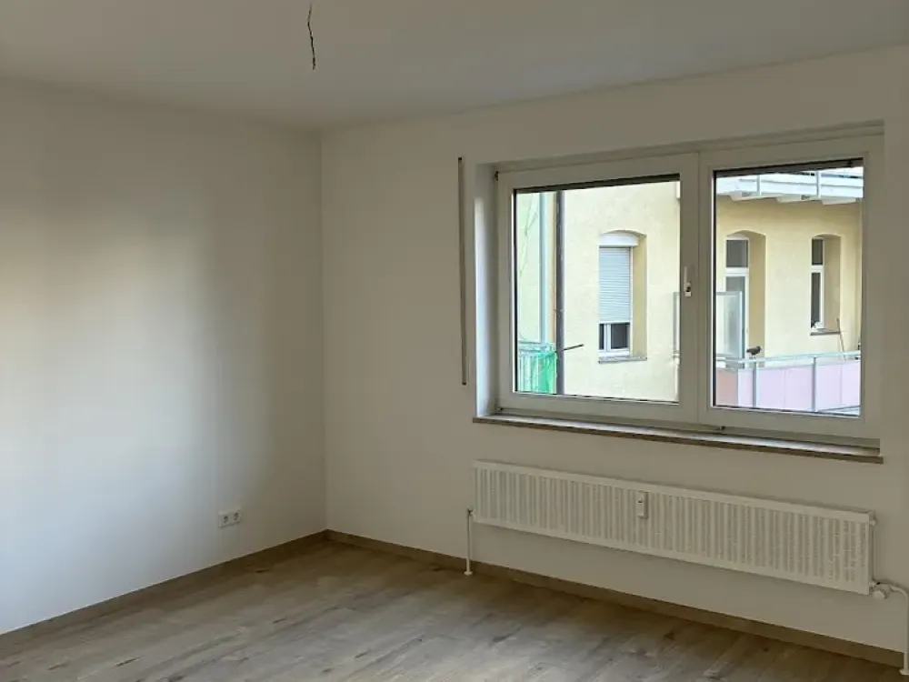 sanierte renovierte 3 Zimmer Wohnung mit Balkon