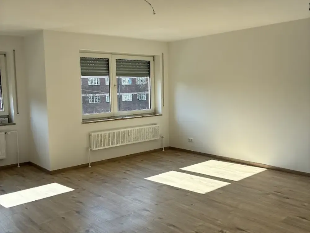 sanierte renovierte 3 Zimmer Wohnung mit Balkon