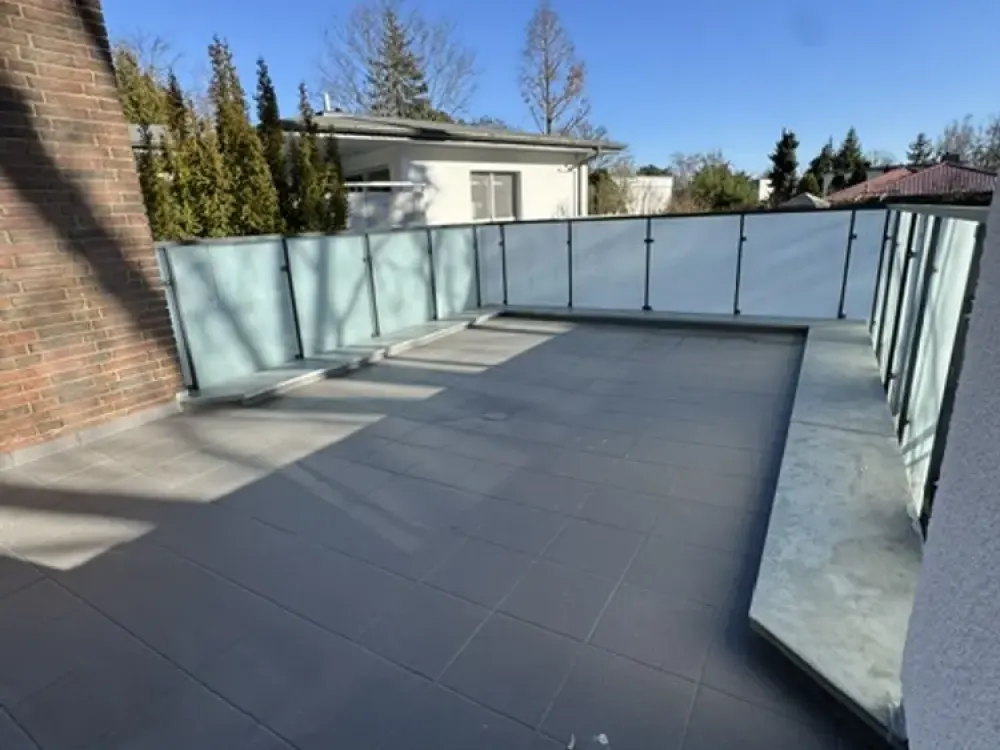 Erstbezug exklusive 4-Zimmer Maisonette mit eigenem Garten, 2 Bädern, großzügiger Terrasse