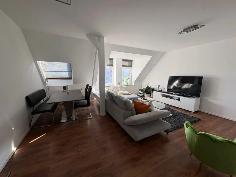 Wohnen mit Charakter: 3-Zimmer-Dachgeschosswohnung in Leipzig