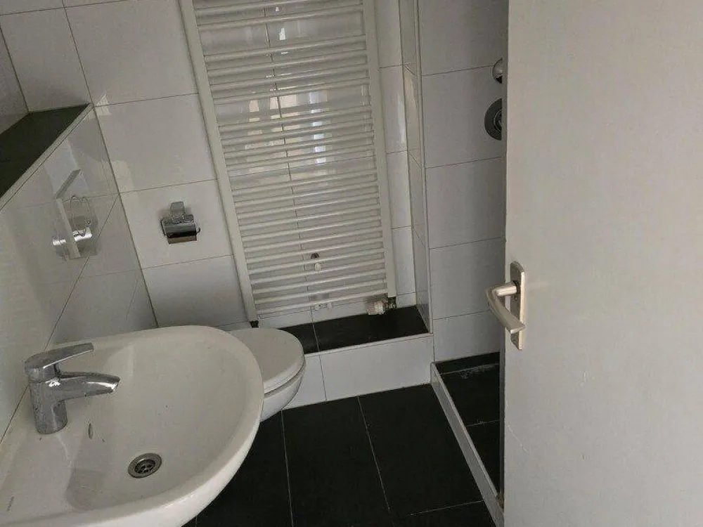 Gemütliche Zimmer in 4er WG in D-Lierenfeld zu vermieten