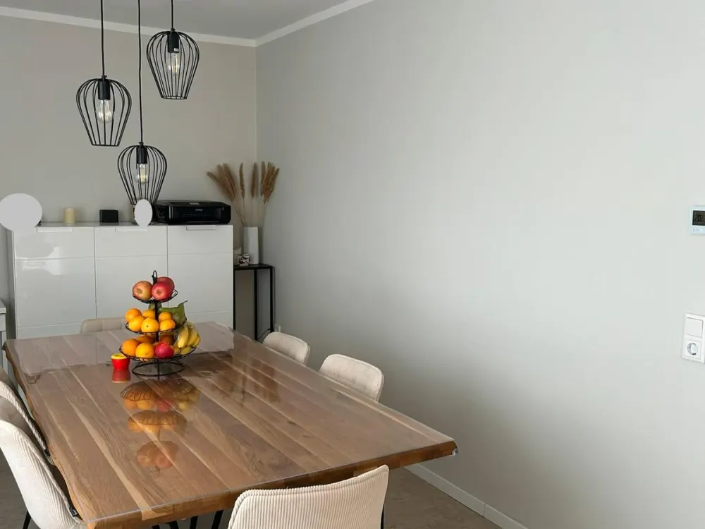 Modern, Renovated 3-Room Apartment with Fireplace