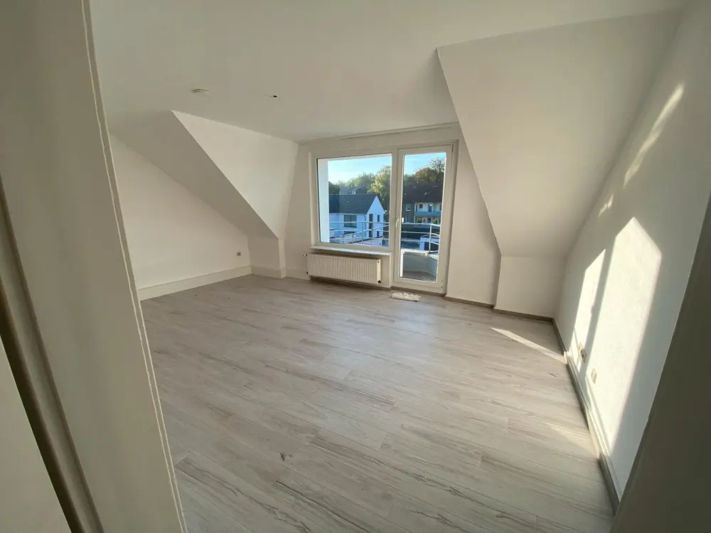 Schöne helle Wohnung mit kleinem Balkon