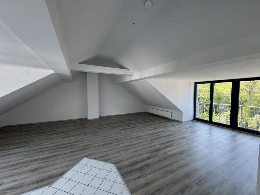 Superhelles Wohnzimmer! Wohnung für Paare oder Singles!