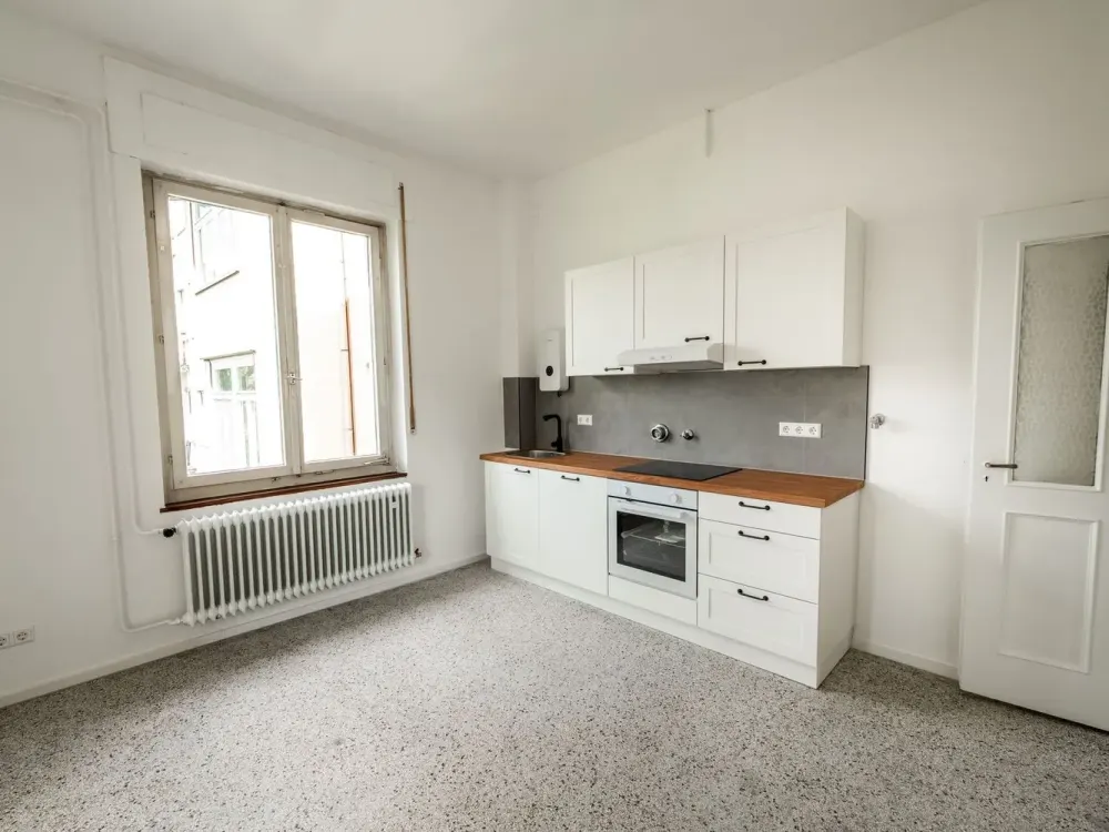 Erstbezug nach Komplettsanierung, Familienfreundliche 4-Zi-Wohnung mit Loggia mitten in Esslingen