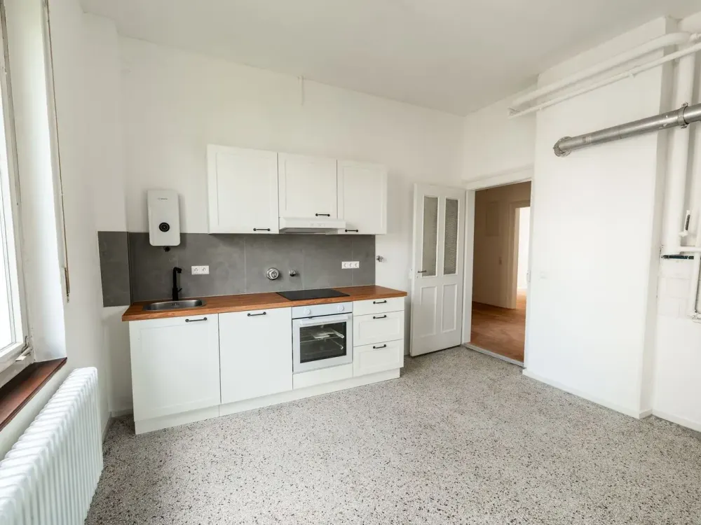 Erstbezug nach Komplettsanierung, Familienfreundliche 4-Zi-Wohnung mit Loggia mitten in Esslingen
