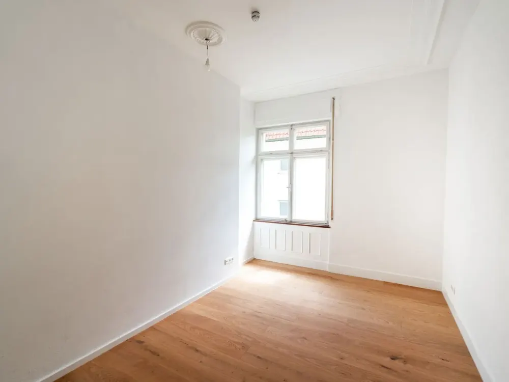 Erstbezug nach Komplettsanierung, Familienfreundliche 4-Zi-Wohnung mit Loggia mitten in Esslingen