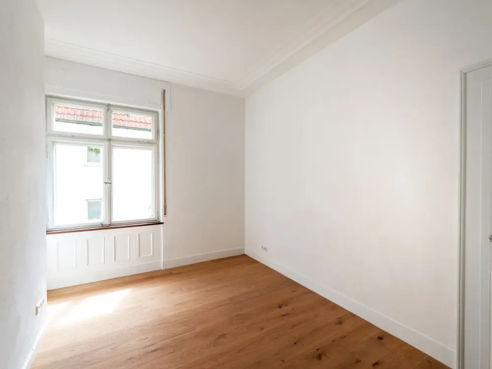 Erstbezug nach Komplettsanierung, Familienfreundliche 4-Zi-Wohnung mit Loggia mitten in Esslingen