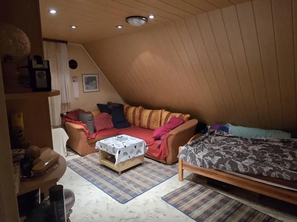 Voll Möbiliert 1 ZKB 33qm DG Wohnung