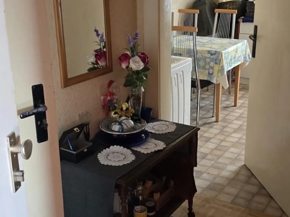 Voll Möbiliert 1 ZKB 33qm DG Wohnung