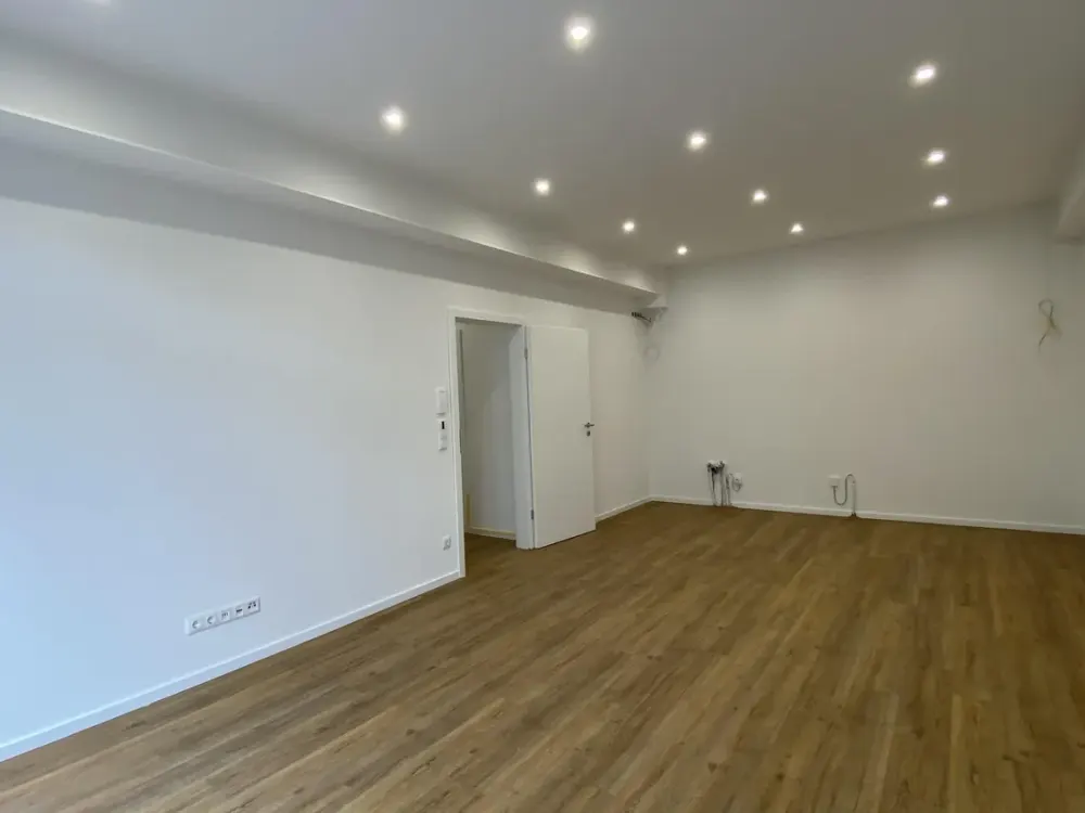 3-Room Apartment in Dream Location with Kitchen and Terrace