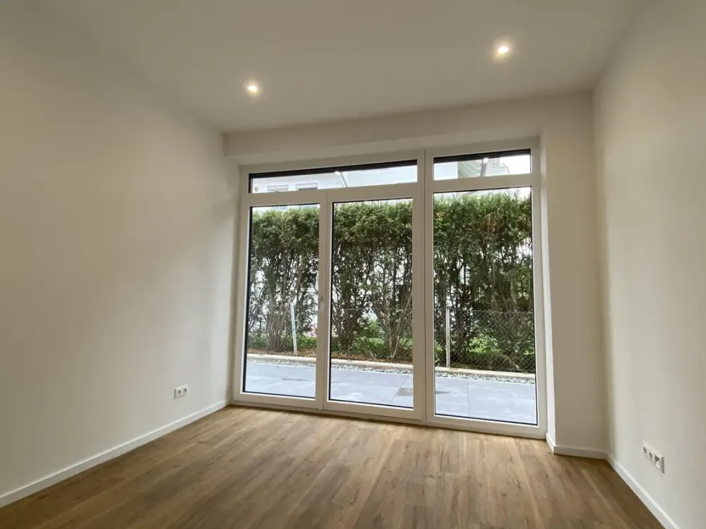 3-Room Apartment in Dream Location with Kitchen and Terrace