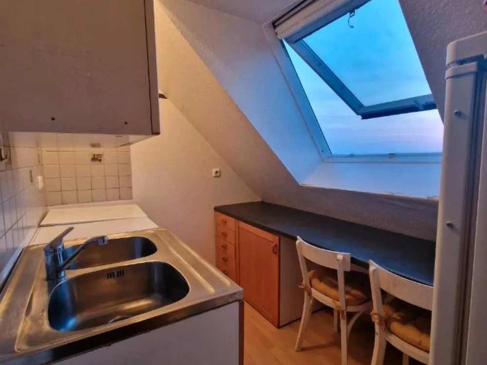 Helle 2-Zimmer-Dachgeschosswohnung mit Ausblick ins Grüne