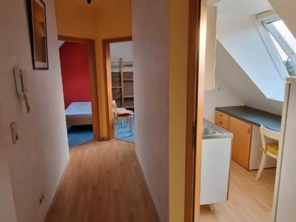 Helle 2-Zimmer-Dachgeschosswohnung mit Ausblick ins Grüne