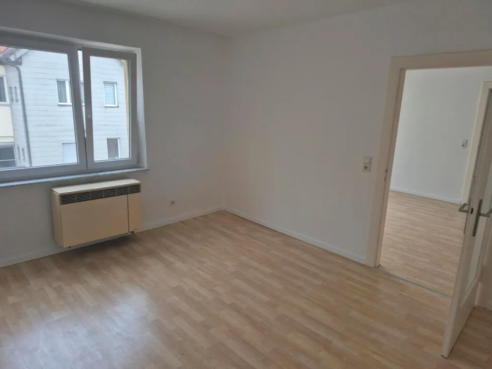2,5 Zimmer-Wohnung im Hinterhof mit EBK, ab sofort