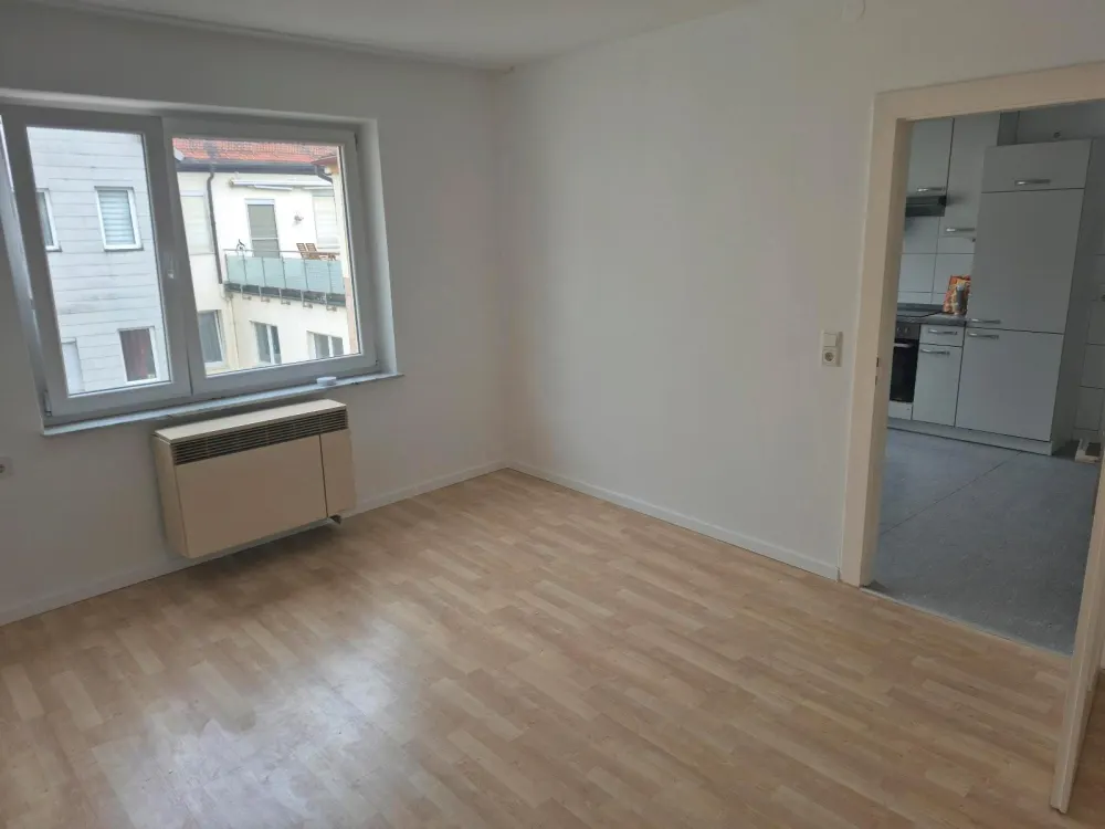 2,5 Zimmer-Wohnung im Hinterhof mit EBK, ab sofort