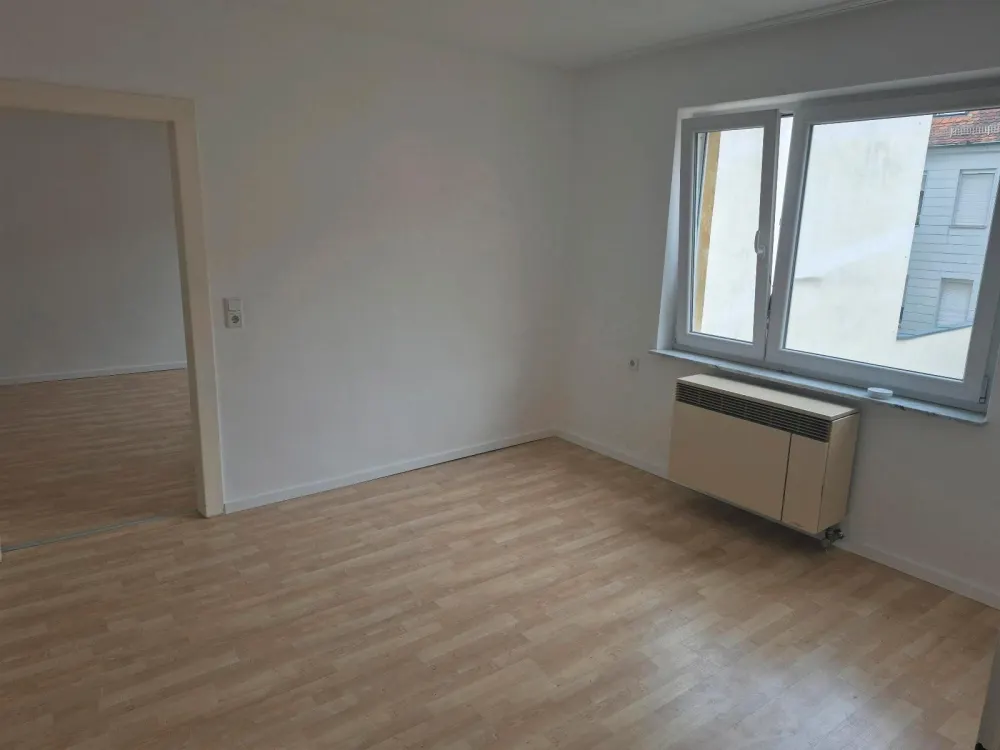 2,5 Zimmer-Wohnung im Hinterhof mit EBK, ab sofort