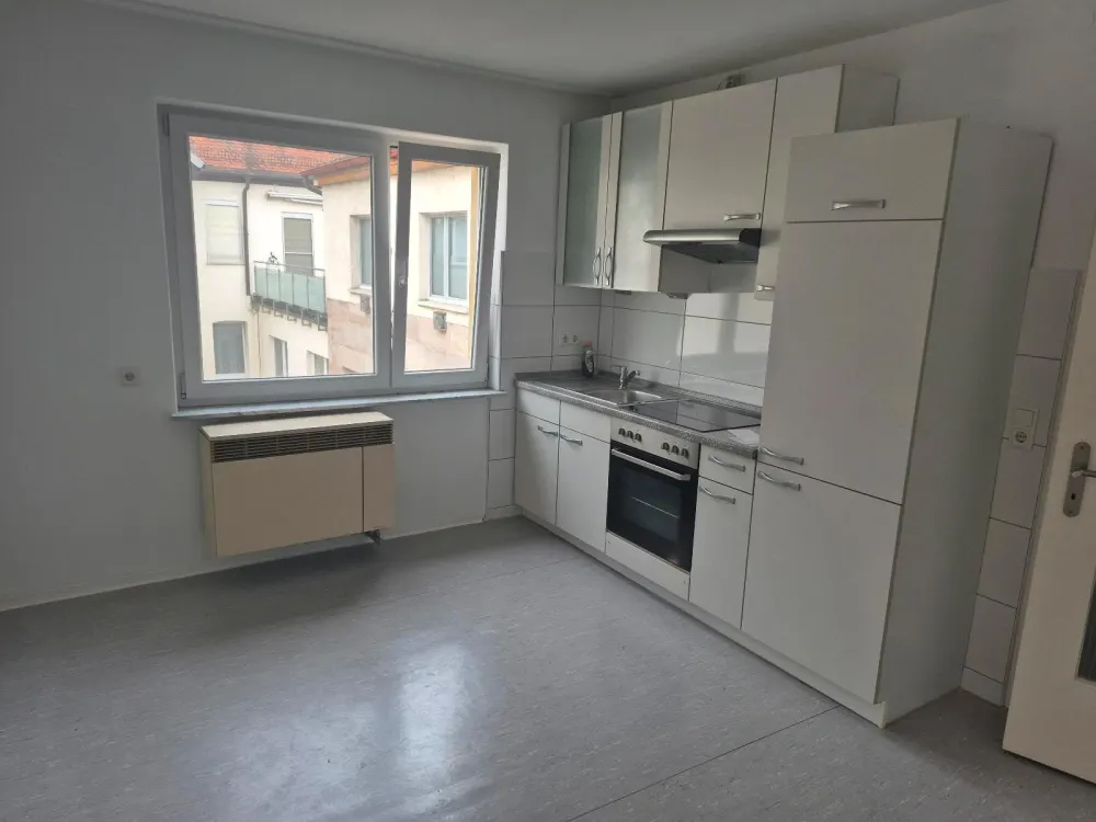2,5 Zimmer-Wohnung im Hinterhof mit EBK, ab sofort