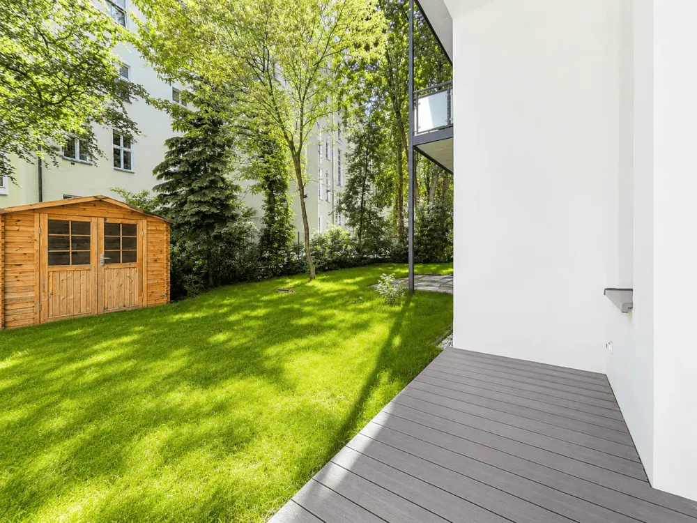 Seltene 4-Zimmer-Gartenwohnung mit ca. 173 m² Privatgarten, direkt am Adenauerplatz!