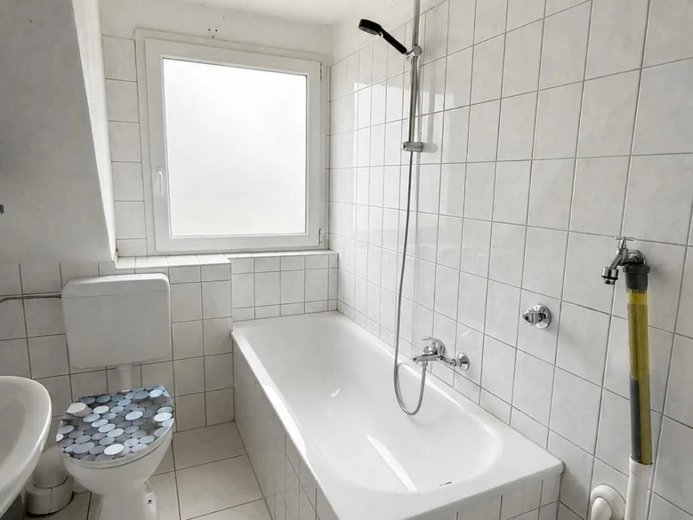 Großzügige Dachgeschosswohnung mit 3 Zimmern und Gemeinschaftsgarten