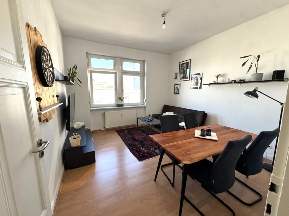***Schöne, helle 2 Zimmerwohnung in gepflegtem Altbau.***