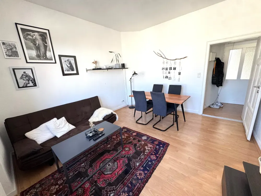 ***Schöne, helle 2 Zimmerwohnung in gepflegtem Altbau.***