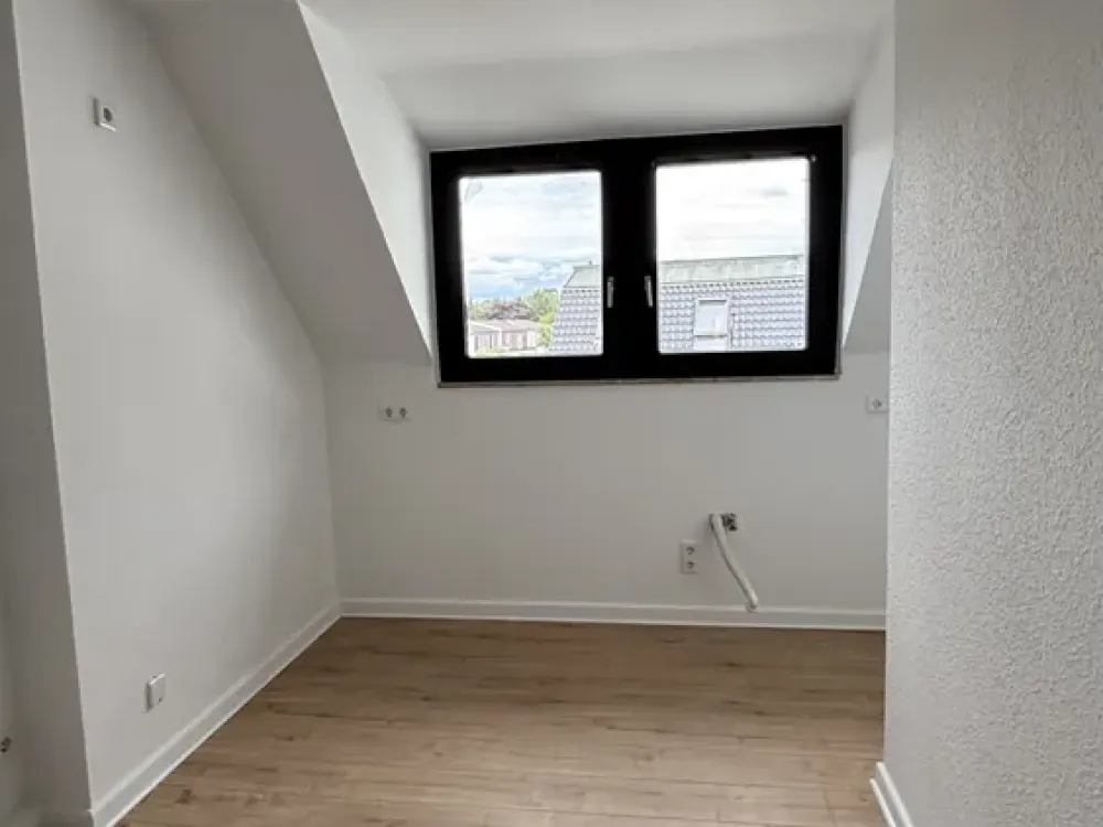 Charmante 3-Zimmer Dachgeschosswohnung in Krefeld-Kempener Feld/Baackeshof