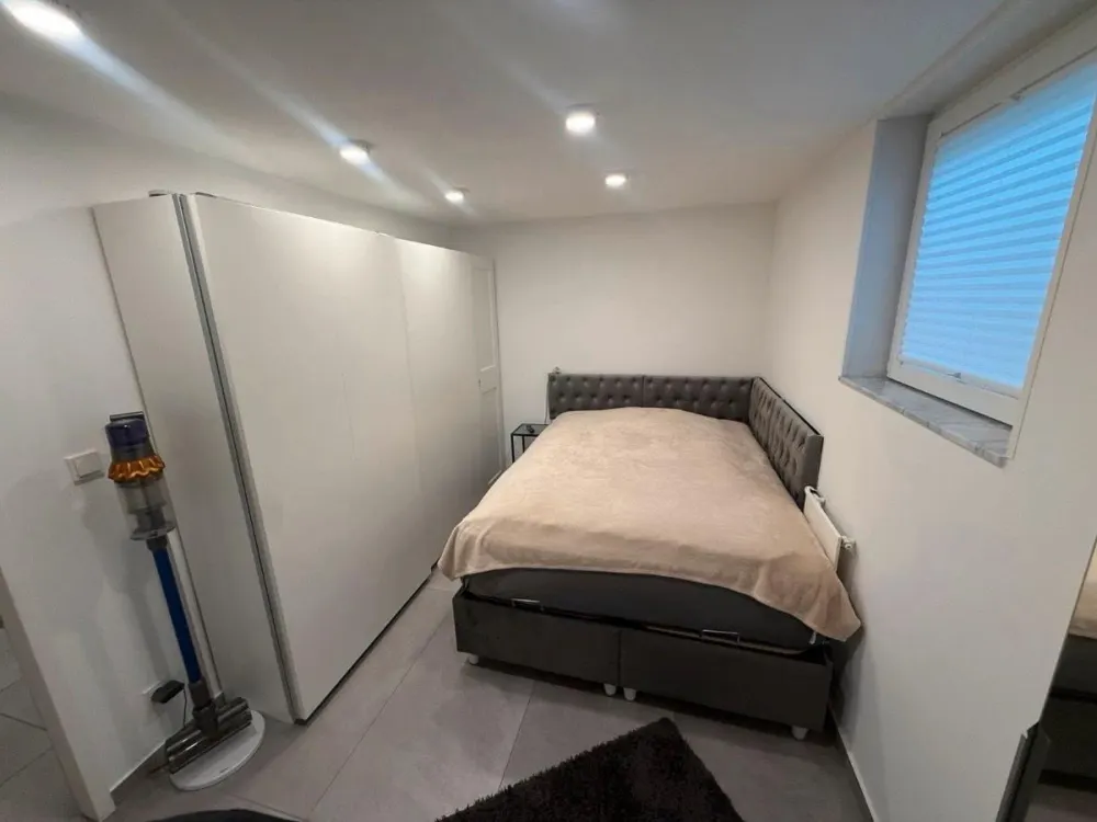 VOLL Möblierte 2-Zimmer Souterrain Wohnung direkte Rhein Lage 1A