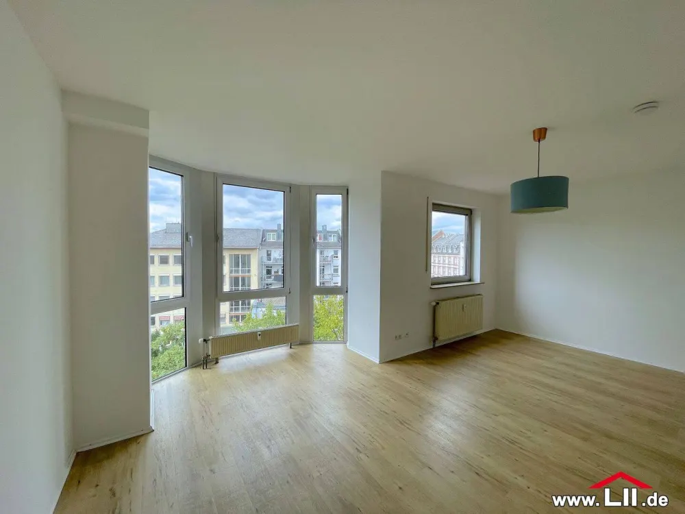 Sachsenhausen: 4-Zimmer-Maisonette-Wohnung mit Ausblick