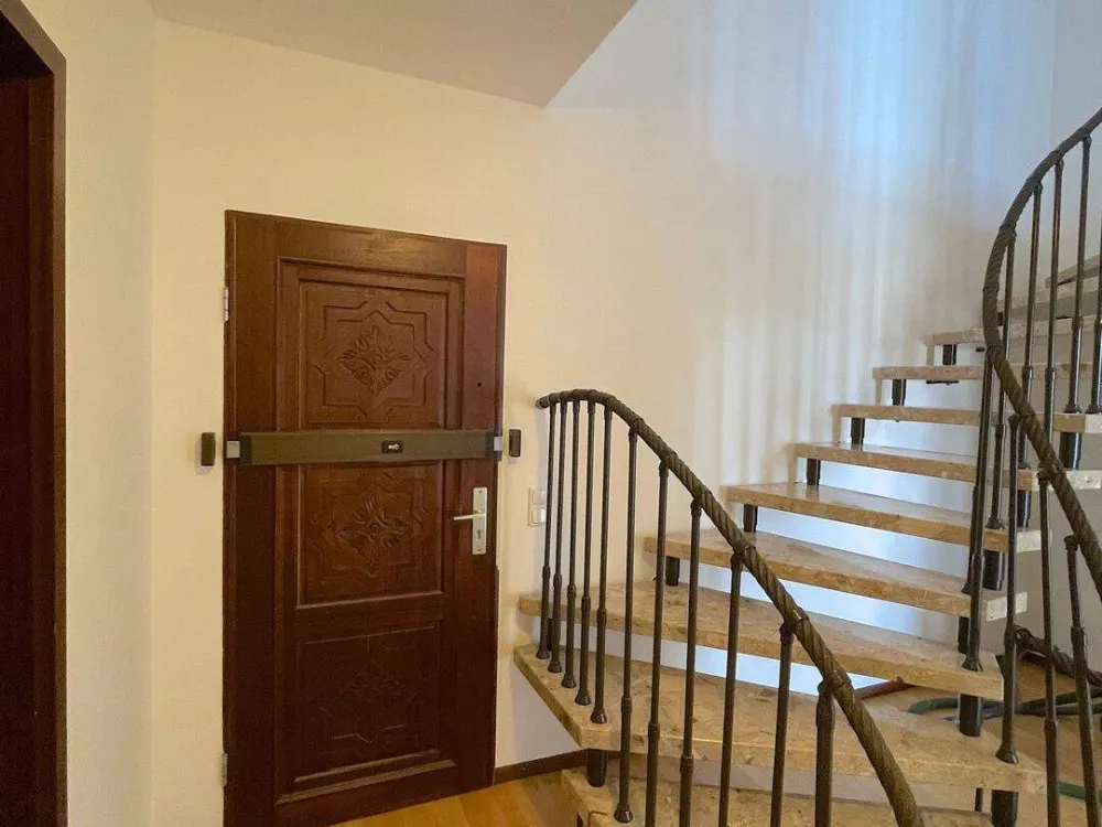 Sachsenhausen: 4-Zimmer-Maisonette-Wohnung mit Ausblick