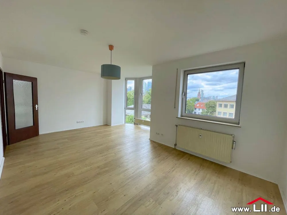 Sachsenhausen: 4-Zimmer-Maisonette-Wohnung mit Ausblick