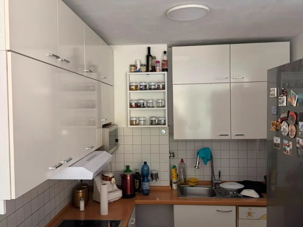 Voll möblierte 2-Zimmer-Wohnung mit Balkon in attraktiver Lage in