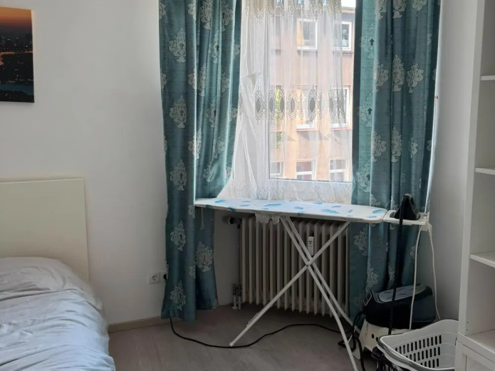 Voll möblierte 2-Zimmer-Wohnung mit Balkon in attraktiver Lage in