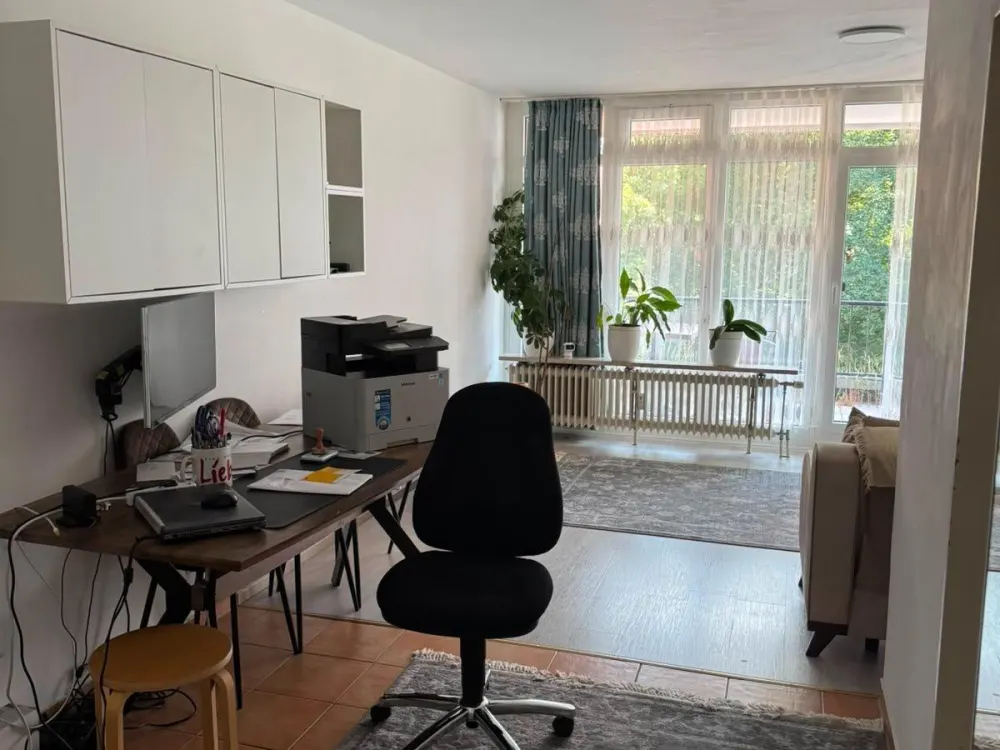 Voll möblierte 2-Zimmer-Wohnung mit Balkon in attraktiver Lage in