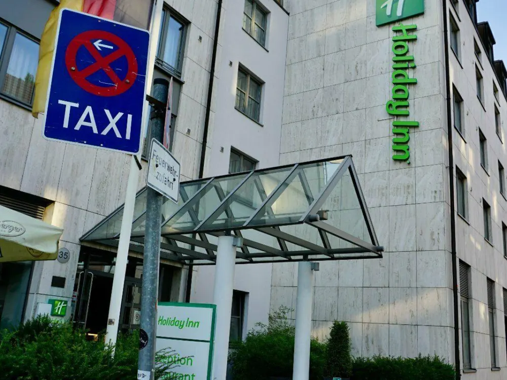 Hotel Apartement im ehem. Holiday Inn, Düsseldorf Hafen 4 Sterne