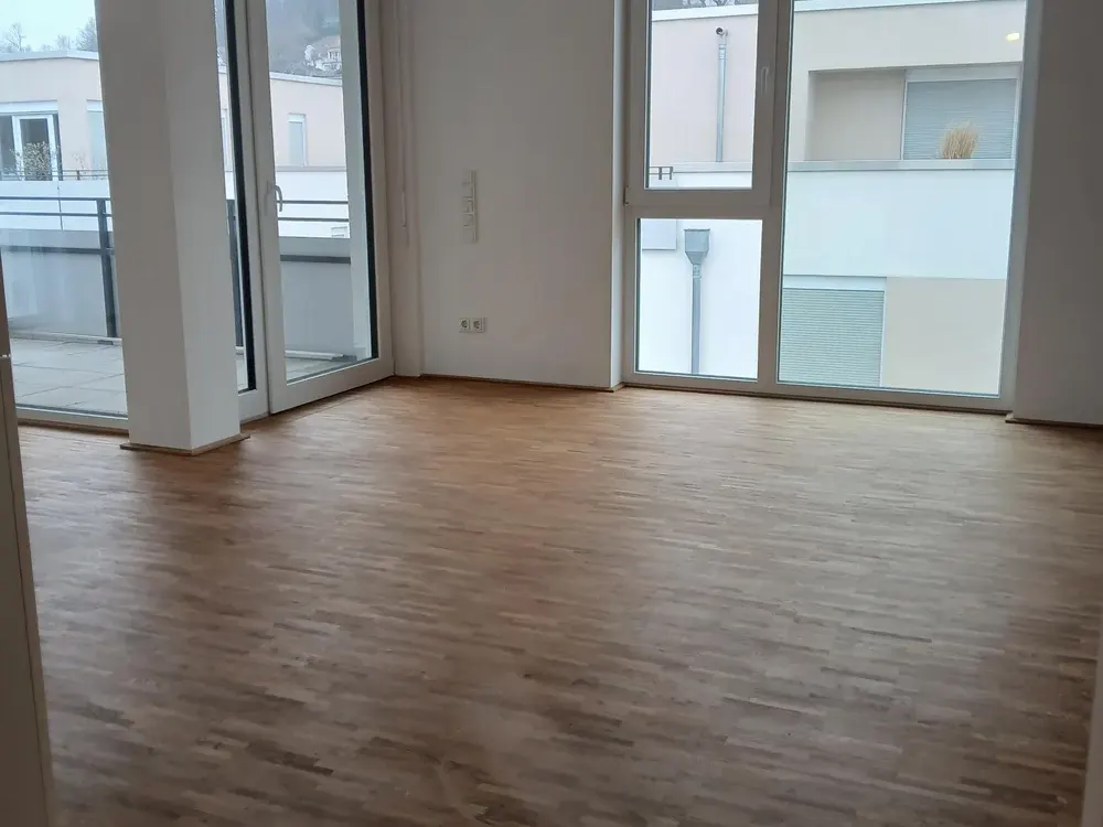 Attractive 2-Room Apartment with Terrace and Fitted Kitchen