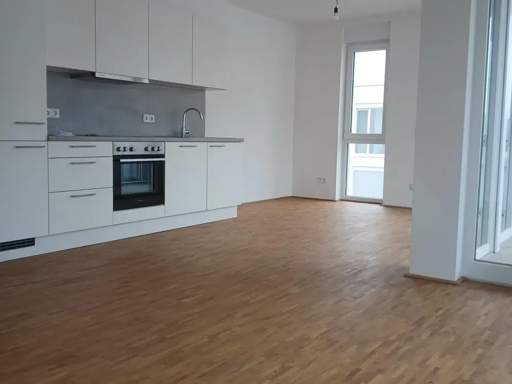Attractive 2-Room Apartment with Terrace and Fitted Kitchen