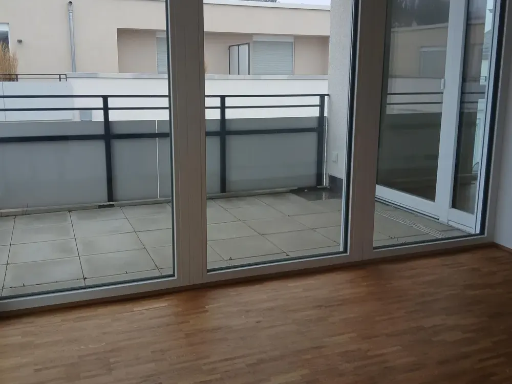Attractive 2-Room Apartment with Terrace and Fitted Kitchen