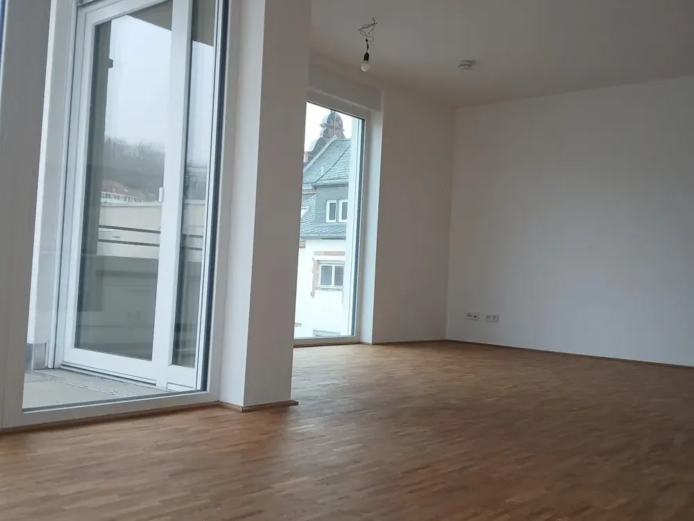 Attractive 2-Room Apartment with Terrace and Fitted Kitchen