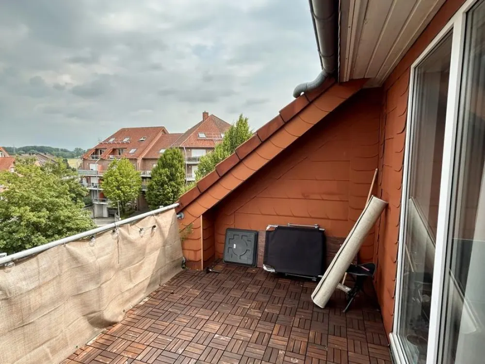 Bright & inviting 4-room maisonette apartment with balcony and fitted kitchen awaits new tenants!