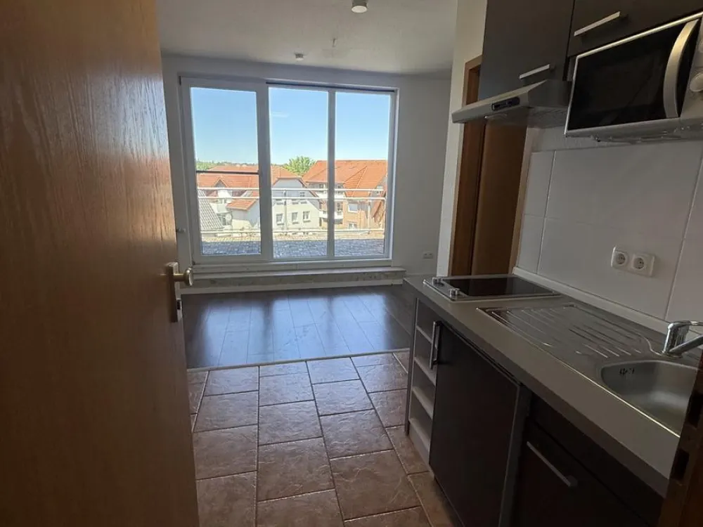 Bright & inviting 4-room maisonette apartment with balcony and fitted kitchen awaits new tenants!