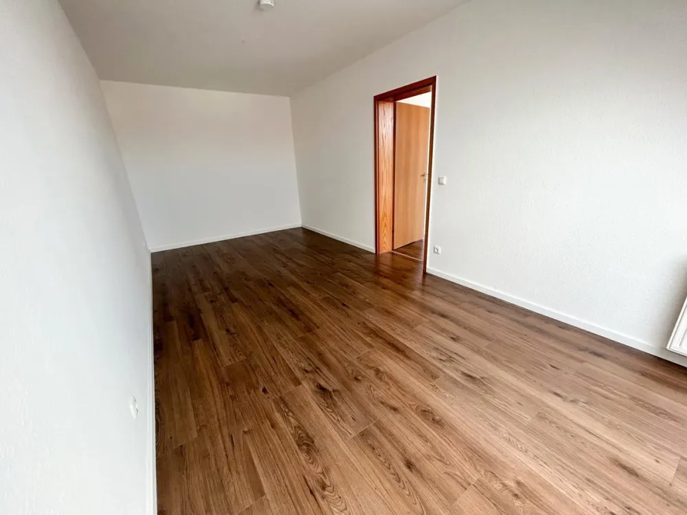 Bright & inviting 4-room maisonette apartment with balcony and fitted kitchen awaits new tenants!
