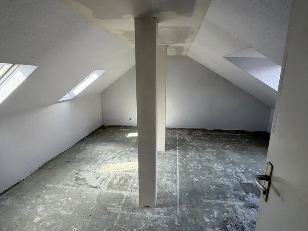 Renovierte 4-Zimmer-Wohnung mit 2 Balkonen im DG - Leverkusen-Schlebusch